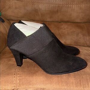 London Fog Black Heeled Boots for Women